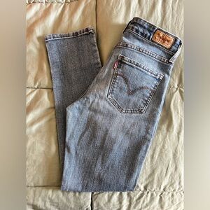 Levi's Blue Jeans size 28